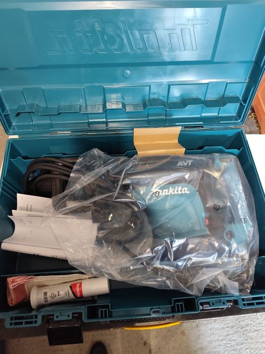 Коледна цена НОВ къртач Макита Makita HM1213C