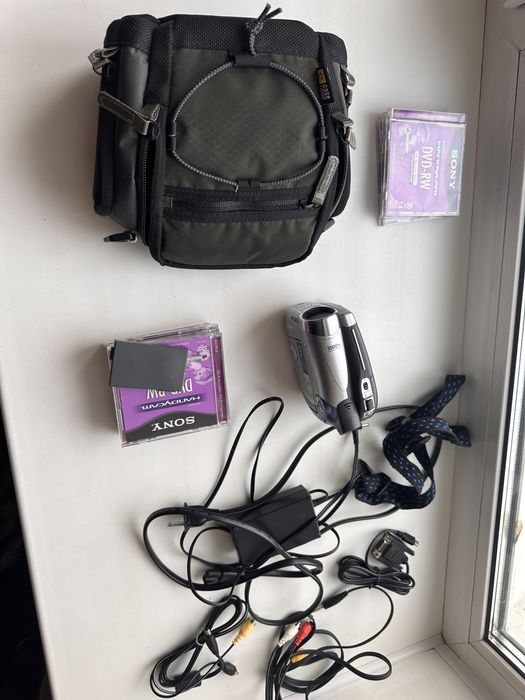 Продам видеокамеру Canon DC210