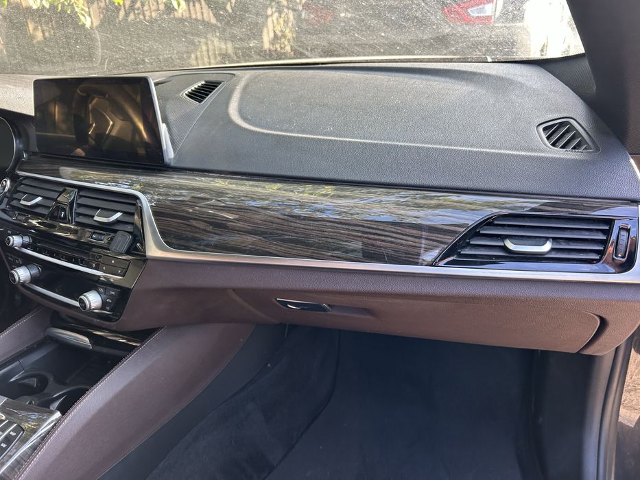 Planșă bord BMW G30 cu head up display si doua culori negru cu maro/ coniac