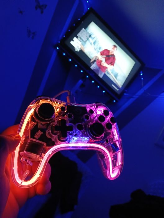 Vind PlayStation 3 plus 2 manete peste 20 de jocuri