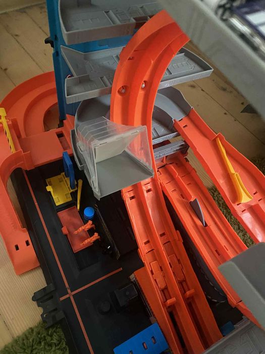 Писта Hot Wheels Ultimate Garage