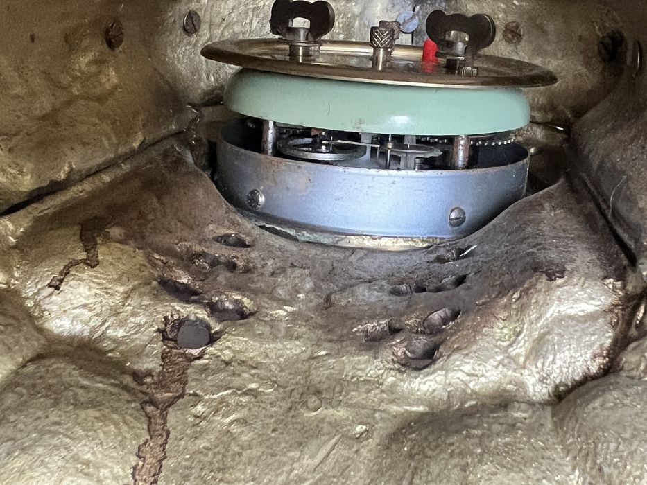 Ceas antic vechi din bronz original fabricat  Germania automatic arata