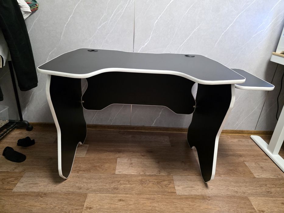 Компьютерный стол.