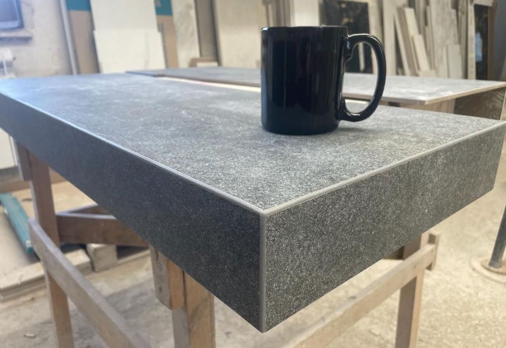 Execut scări din gresie porțelanată  tăiere la 45° – 100 lei / treaptă