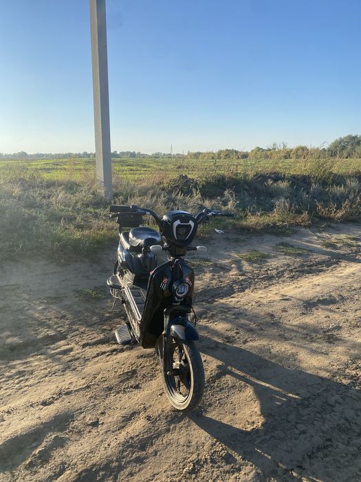 Продам электроскутер ск8