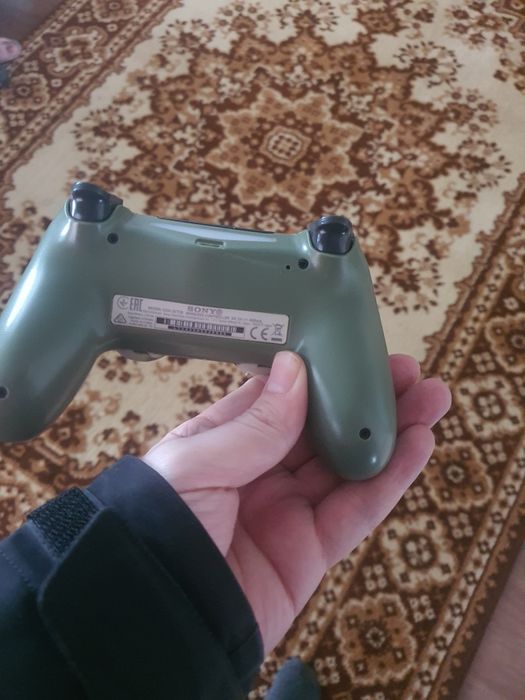 Джойстик PS4 в хорошем состоянии