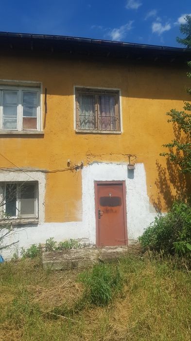 Продава къща в гр Бобов дол