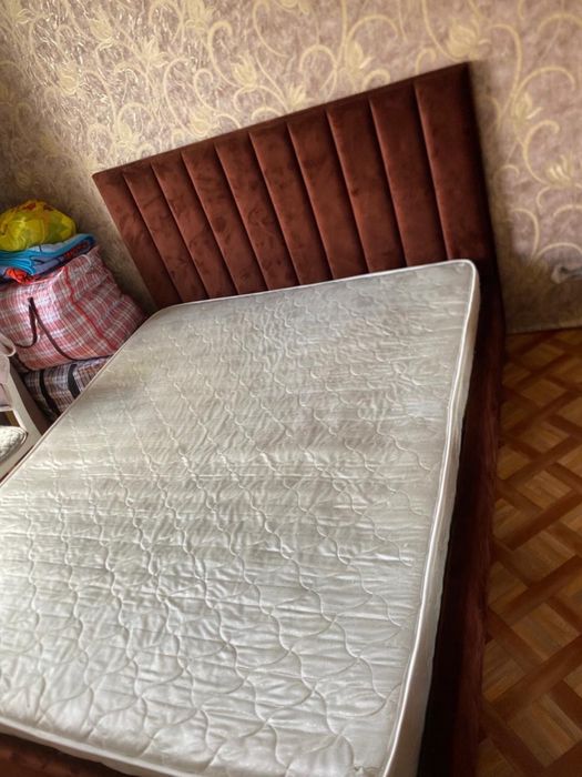 Продам двухспальную кровать