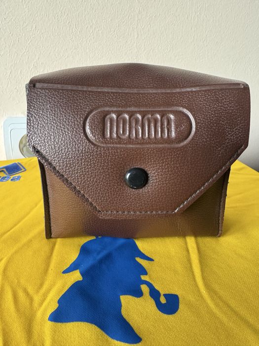 Продавам ползвани руски фотоапарат Зенит и светкавица Норма.