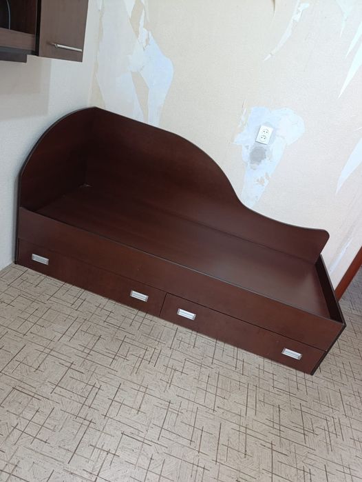 Срочно продам мебель в спальню