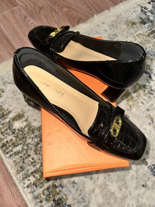 Продам туфли новые