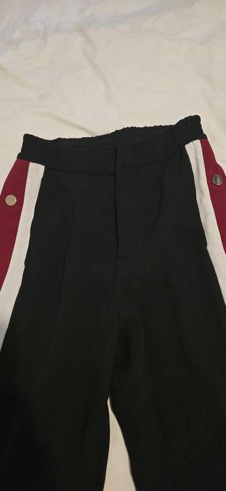 Pantaloni Zara model cunoscut