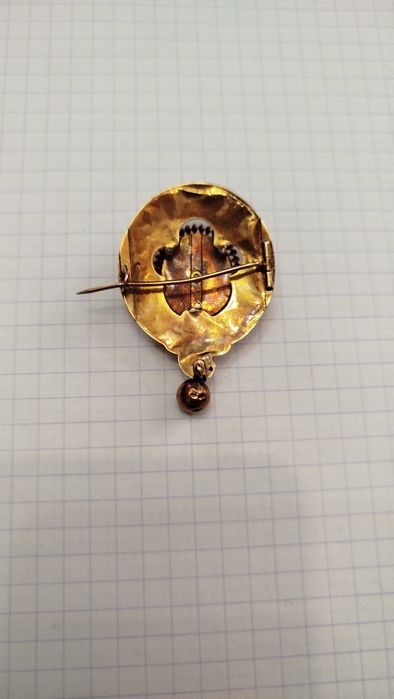 Продам брошь золото 56 проба