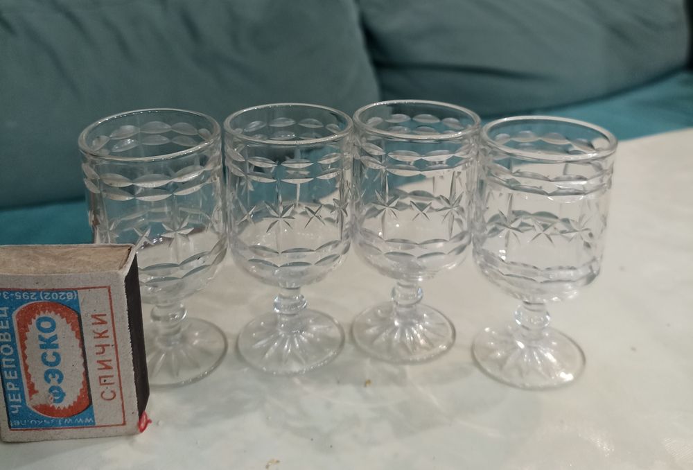 Тарелки 50 штук, хрусталь  Юг