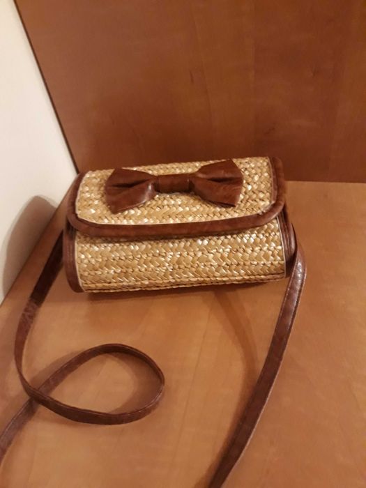 Дамска чанта с дълга дръжка