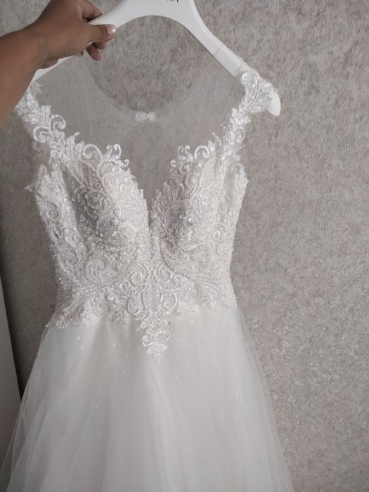 Изящное свадебное платье