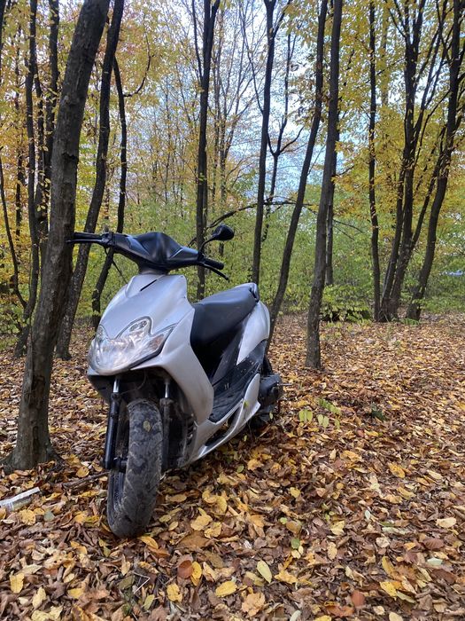 Vand sau schimb scuter yamaha jog r50cc 2t