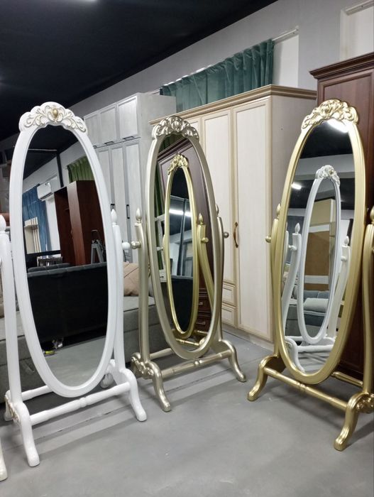 Напольная зеркало для гостиной