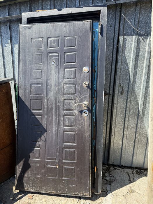Входная дверь б/у