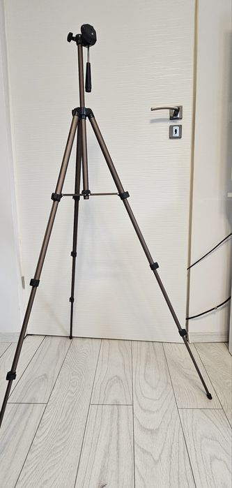 Trepied Amazon Basics 127cm cu geantă