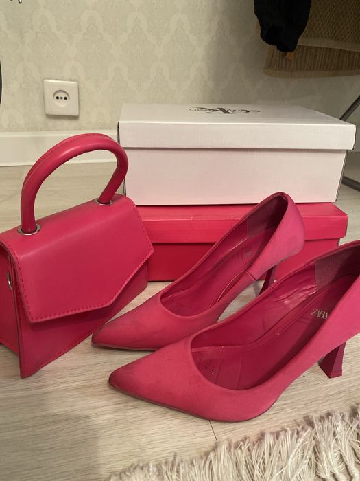 Розовый сет: туфли плюс сумочка вооот образ готов