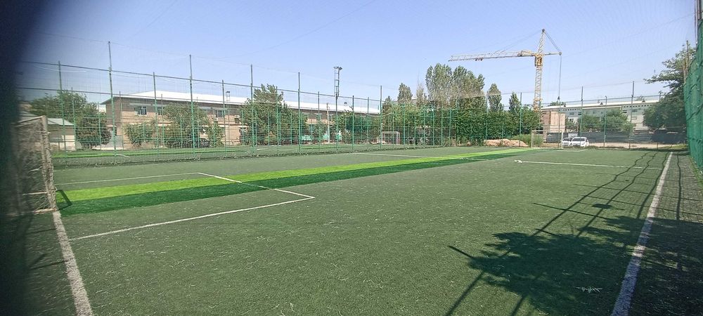 Футбол майдони сотилади