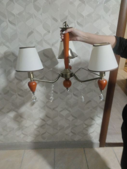 Продам люстру...