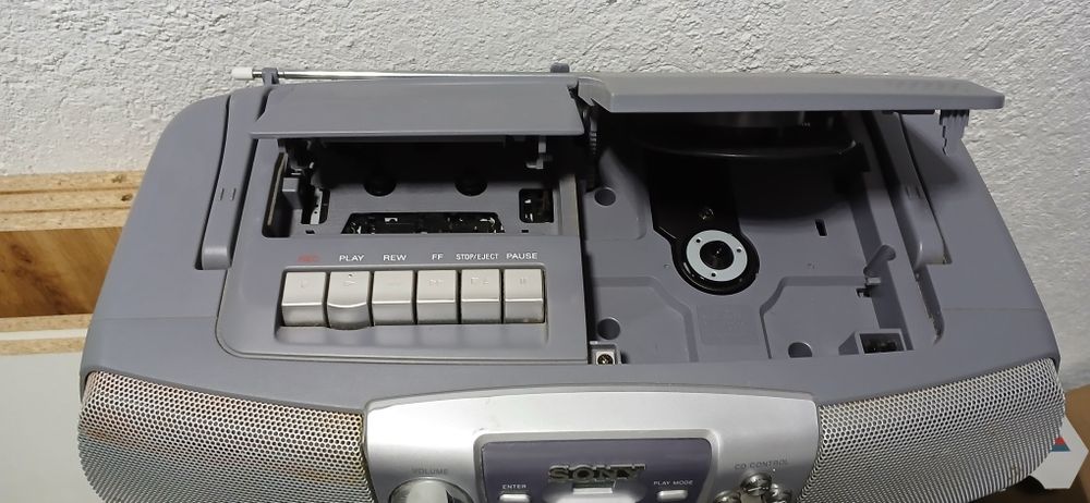 Boombox Sony  CFD-V8 Cd/Radio/Caseta