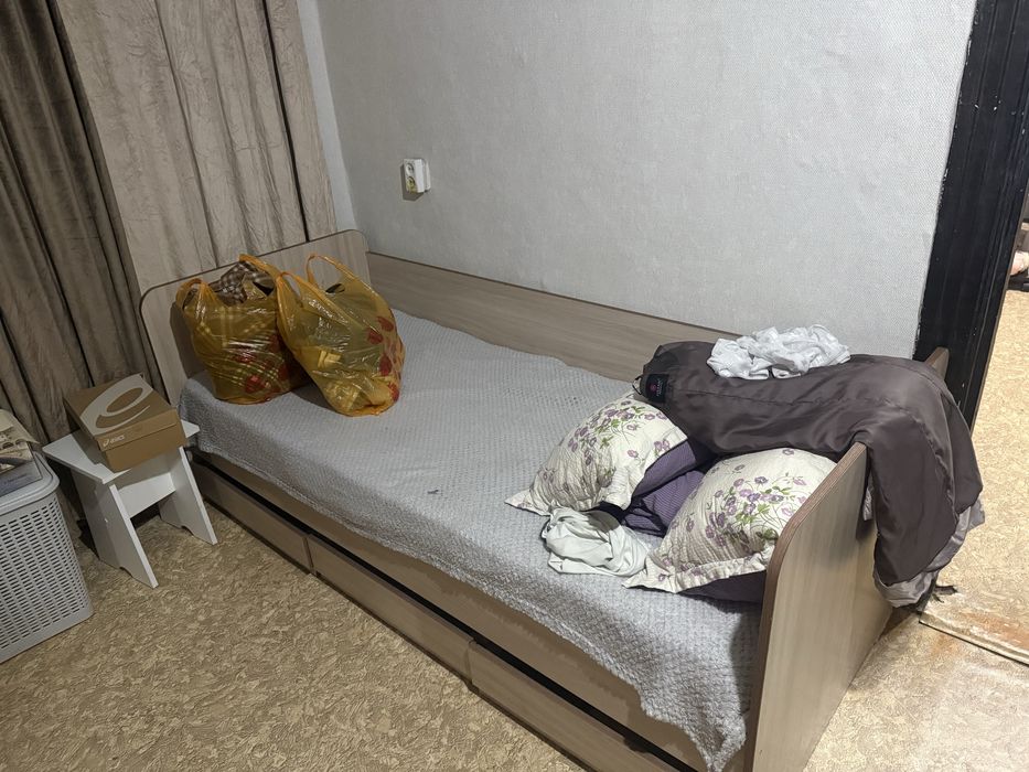 Продам детский гарнитур(шкаф и кровать)