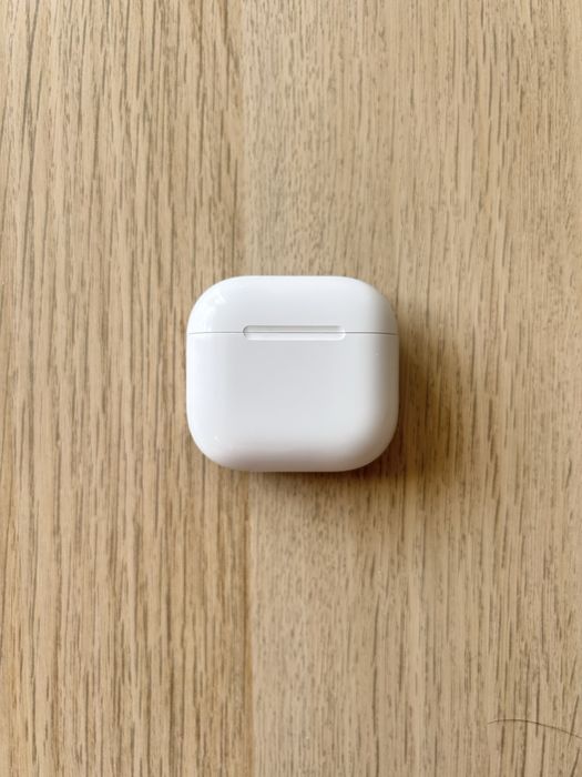 Продавам AirPods 4