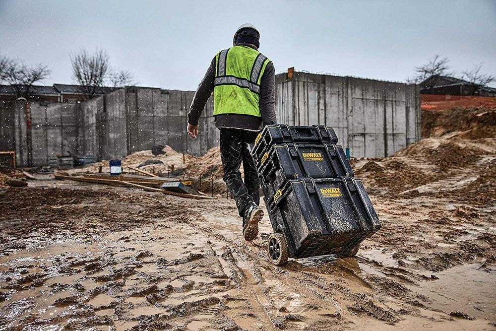 ПРОМО: DeWALT DWST83402-1 количка с куфари комплект
