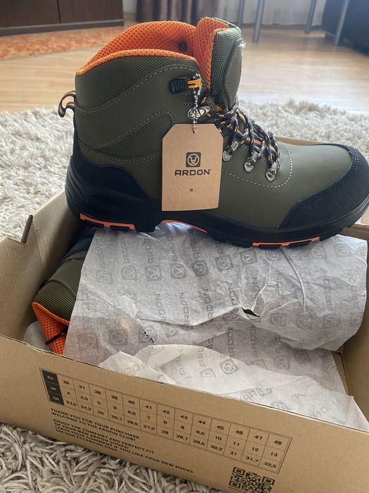 Bocanci noi nepurtati cu eticheta!!!