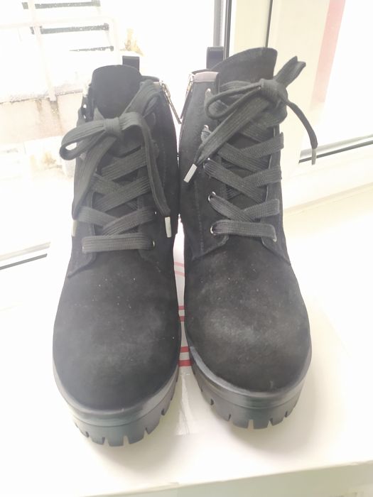 Зимние женские ботинки (40 размер)