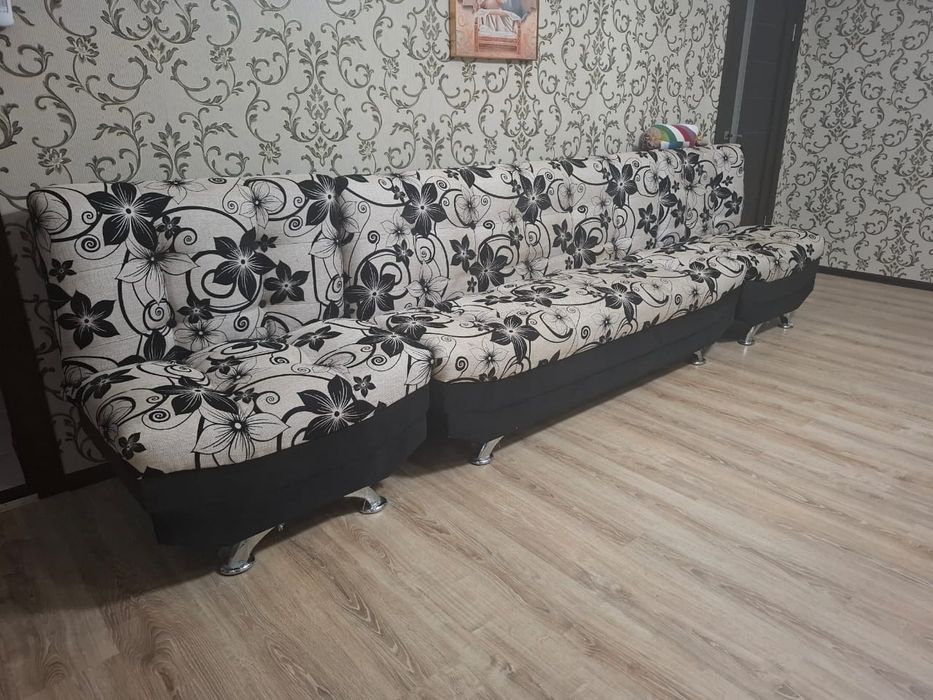 Диван өте жақсы жағдайда.