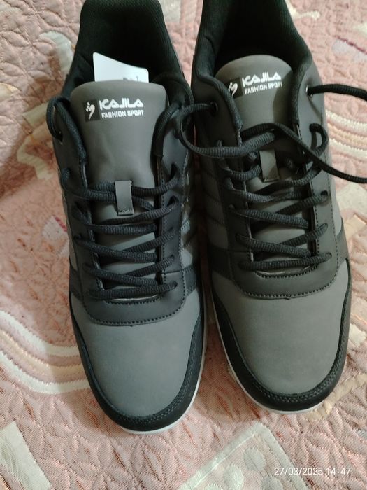 Кроссовки продам