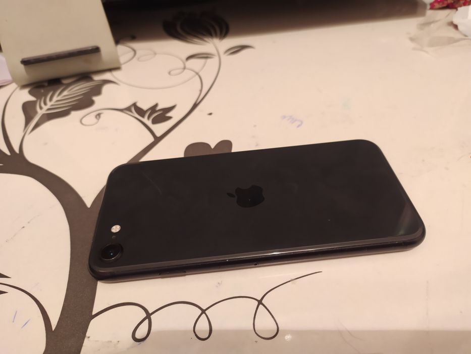 Айфон SE 3/60 gb