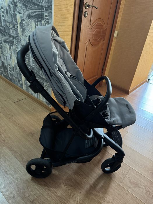 Продам детскаю коляску Easy walker 2 в 1
