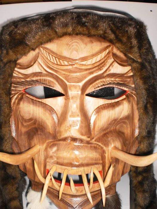 Маска сурвакарски лик