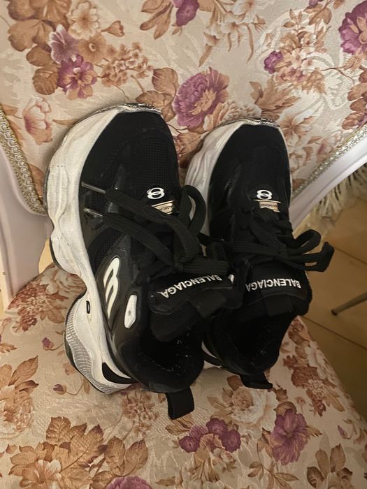 Продавам маратонки от естествена кожа balenciaga