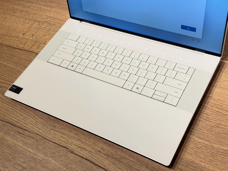 Laptop Dell XPS 16 Premium 2K 120Hz Ultra 9 285H 64GB Ram 2TB SSD Win