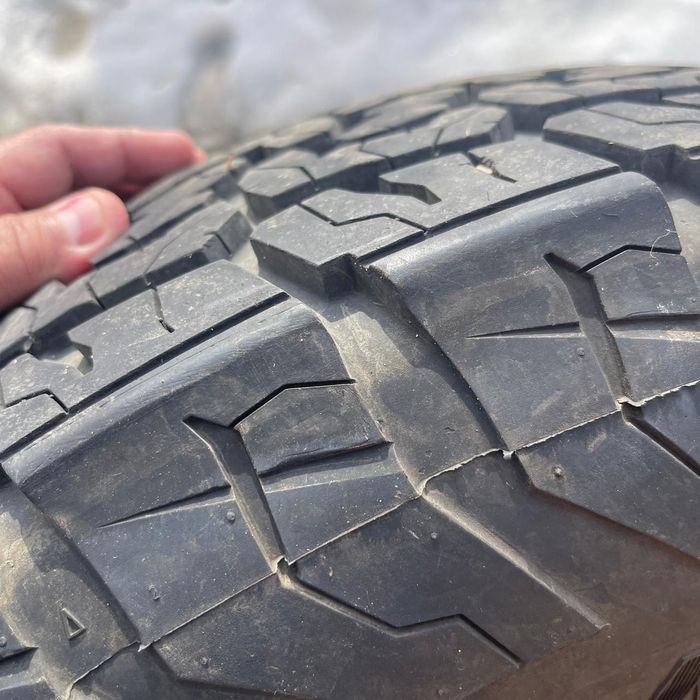 Продам шины в отличном состоянии.