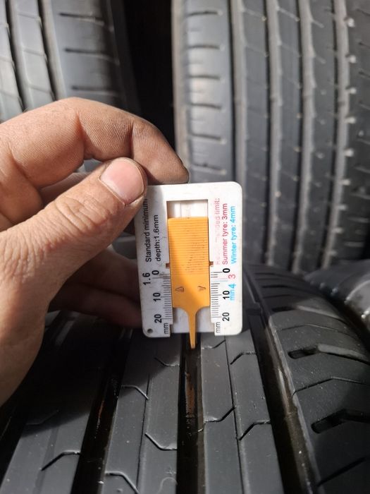 4 Летни гуми Континентал 215/55/17 ДОТ21 7мм