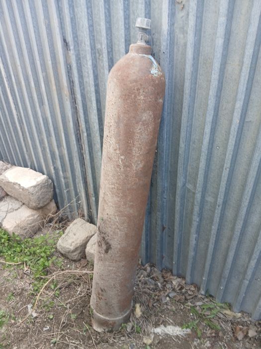 Продаю газ балон