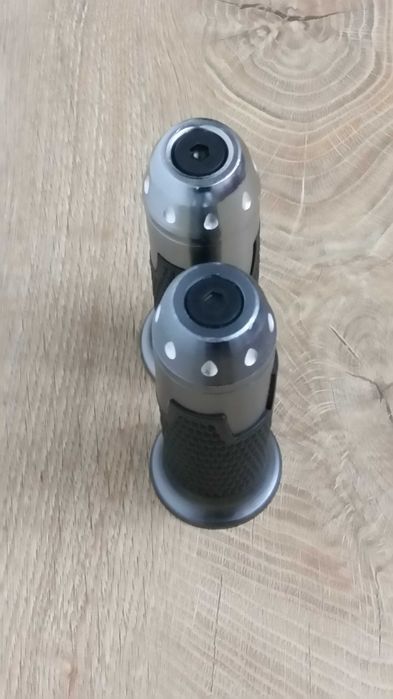 Алуминиеви гумирани грипове за велосипеди