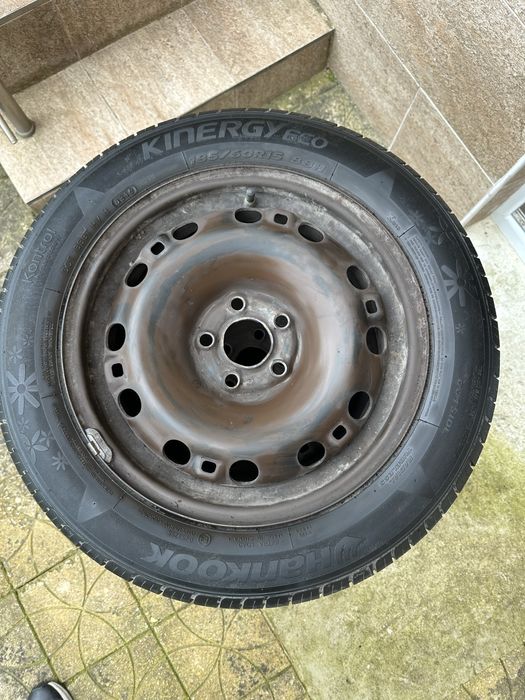 Продавам 4 броя летни гуми Hankook с джанти 185 60 15
