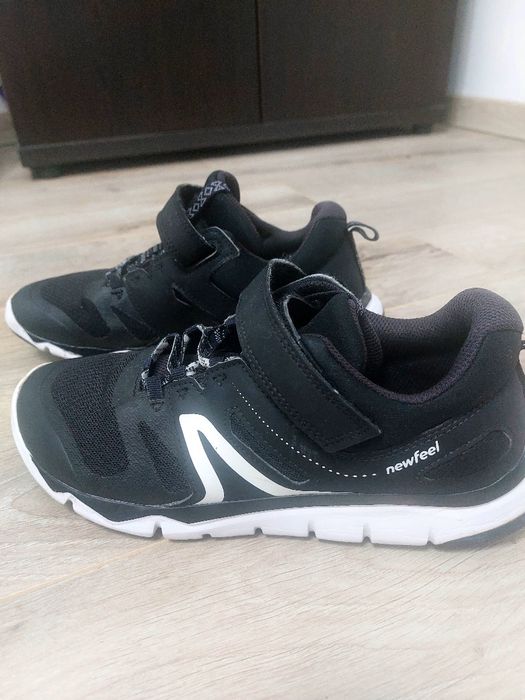 Încălțăminte ușoară, mărimea 37, negru- alb