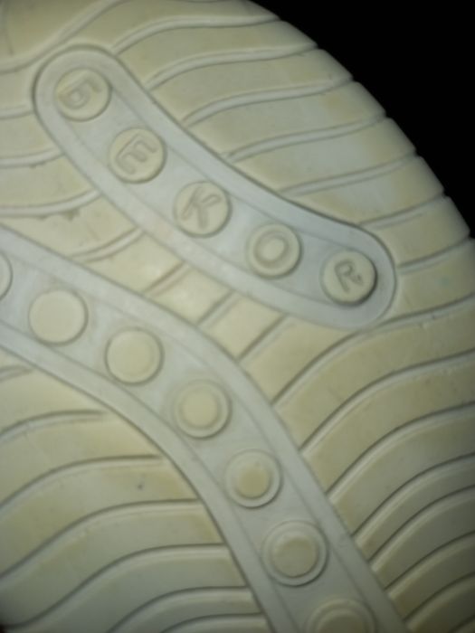 Маратонки на Salomon номер 28 и пантофи номер 29