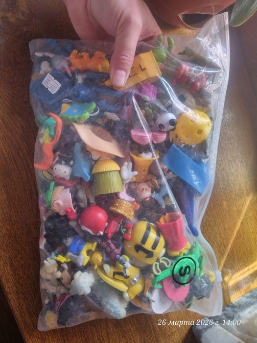 Продам киндер игрушки