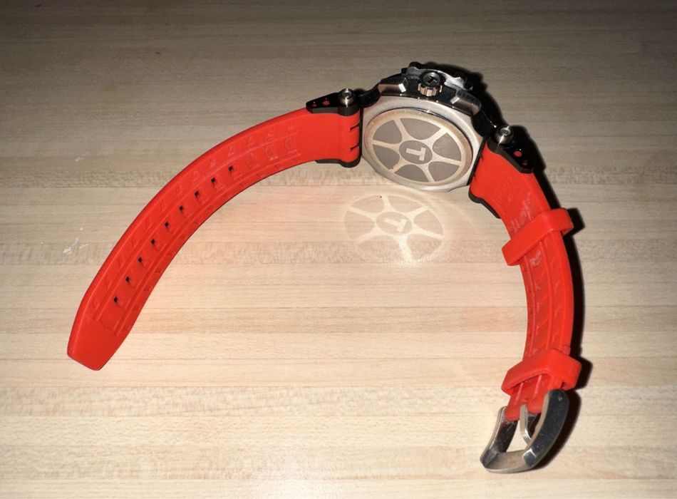 Продавам Tissot T-RACE Chronograph