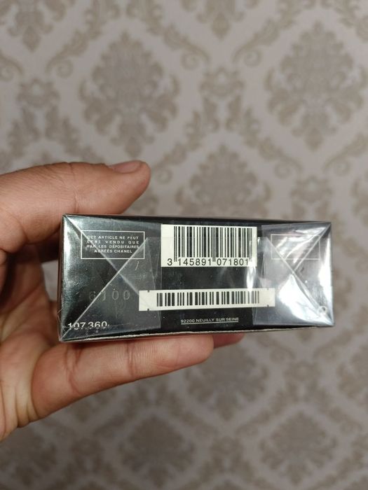 Срочно продам новый оригинал мужской духи Chanel bleu